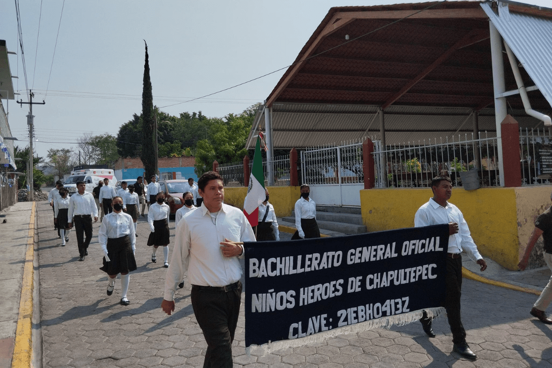 Desfile conmemorativo del 5 de mayo y aniversario del municipio de Atzala